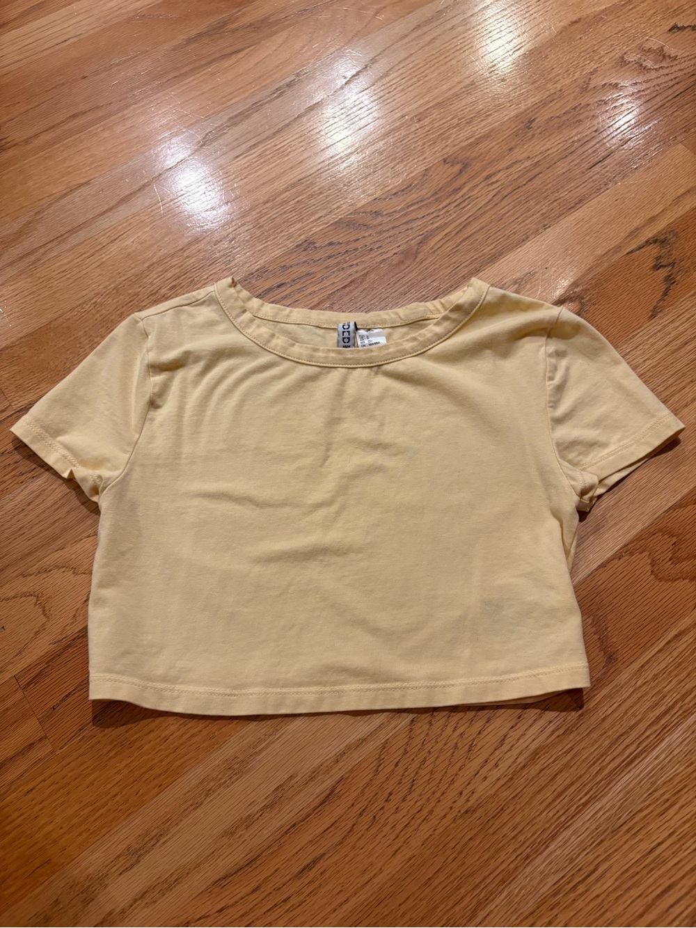 H&M Pale Yellow Cropped Tee